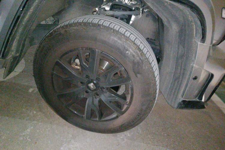 Used Tank 300 2023 City Edition 2.0T—Stylish as Ever Right Front Wheel Hub