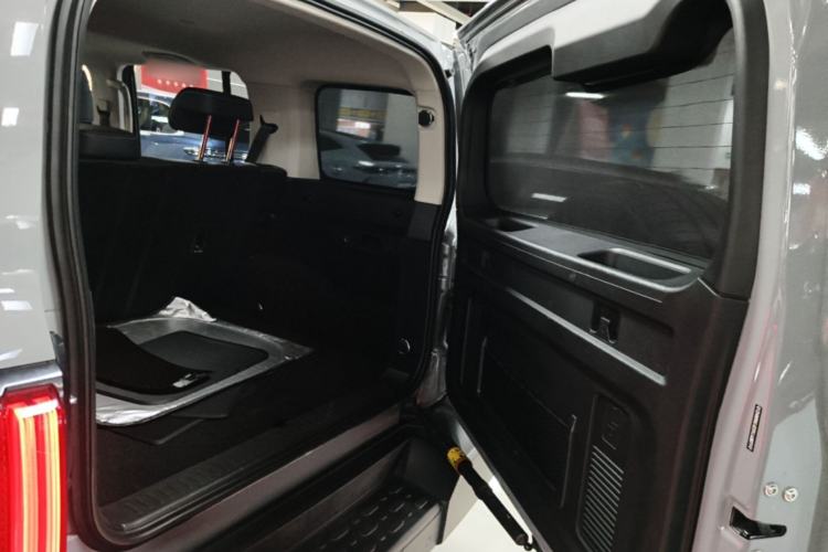 Used Tank 300 2023 City Edition 2.0T—Stylish as Ever Trunk