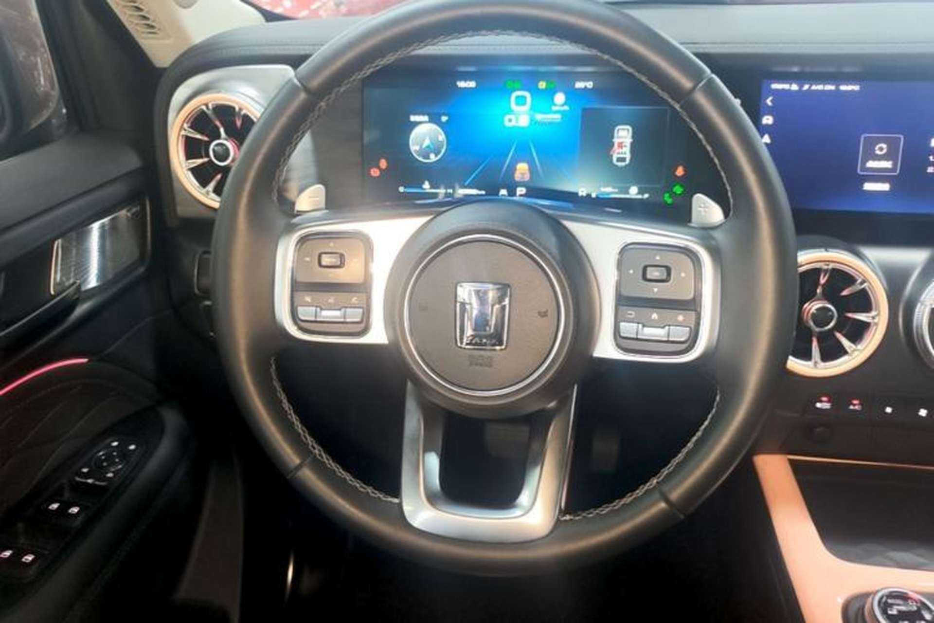 Used Tank 300 2023 City Edition 2.0T—Stylish as Ever Steering Wheel