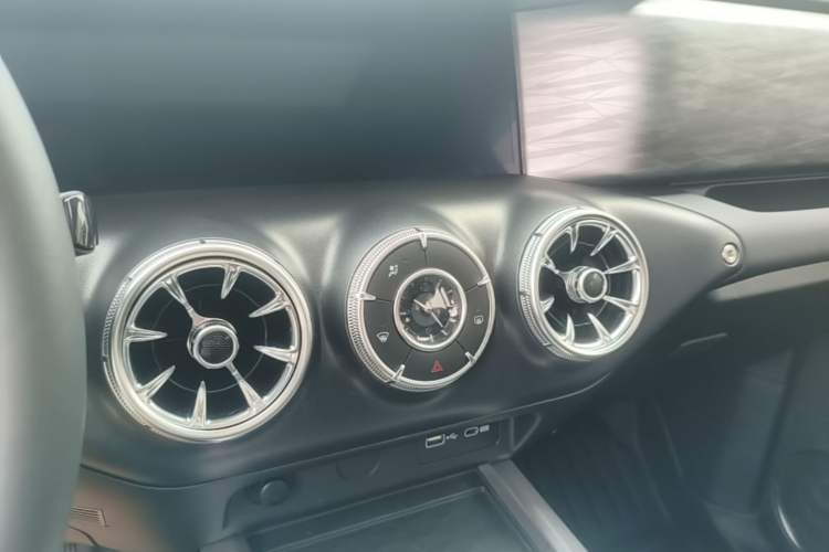 Used Tank 300 2023 Off-Road Edition 2.0T Conqueror Audio And AC Panel