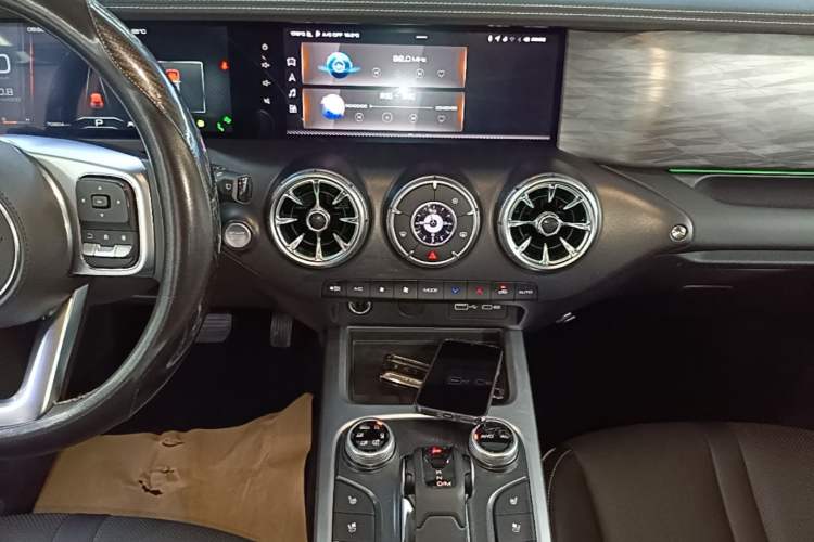 Used Tank 300 2023 City Edition 2.0T—Stylish as Ever Audio And AC Panel