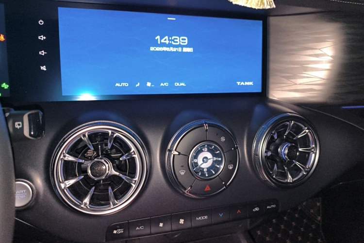 Used Tank 300 2023 City Edition 2.0T—Stylish as Ever Audio And AC Panel