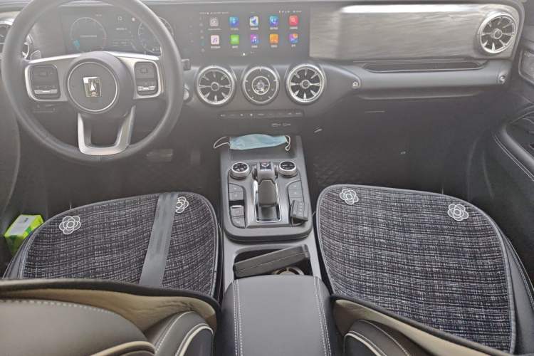 Used Tank 300 2023 City Edition 2.0T—Stylish as Ever Center Console