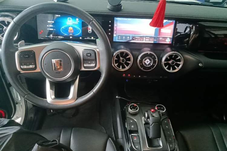 Used Tank 300 2023 City Edition 2.0T—Stylish as Ever Center Console