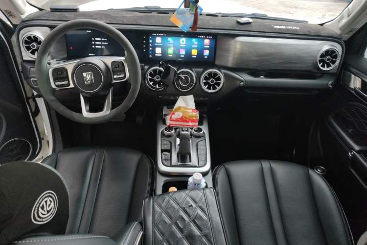 Used Tank 300 2023 City Edition 2.0T—Stylish as Ever Center Console