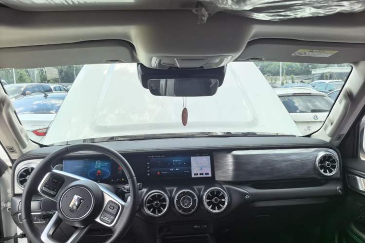 Used Tank 300 2023 City Edition 2.0T—Stylish as Ever Center Console