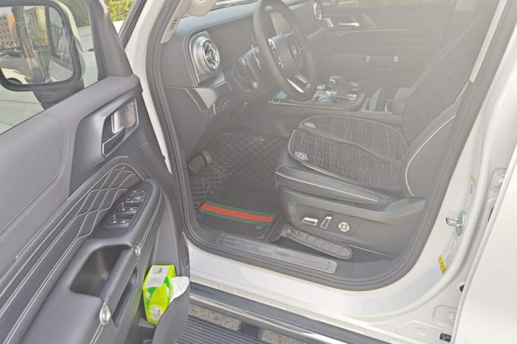 Used Tank 300 2023 City Edition 2.0T—Stylish as Ever Driver Seat