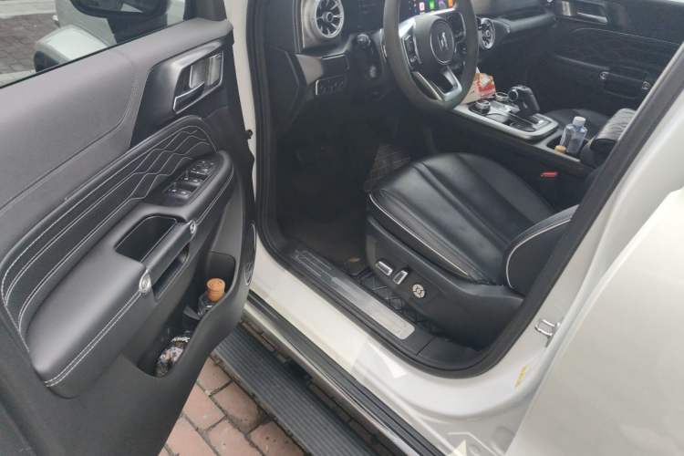 Used Tank 300 2023 City Edition 2.0T—Stylish as Ever Driver Seat