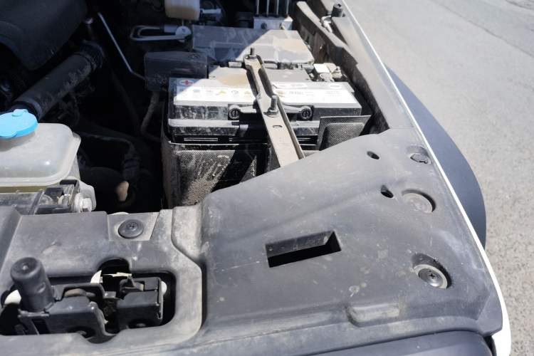Used Tank 300 2023 Off-Road Edition 2.0T Conqueror Engine Bay Left