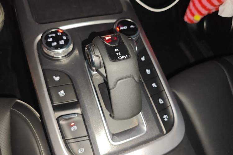 Used Tank 300 2023 City Edition 2.0T—Stylish as Ever Gear Lever