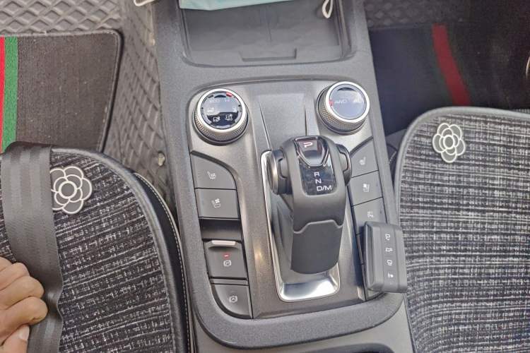 Used Tank 300 2023 City Edition 2.0T—Stylish as Ever Gear Lever