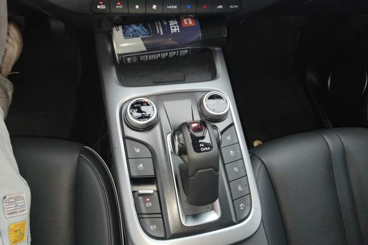 Used Tank 300 2023 City Edition 2.0T—Stylish as Ever Gear Lever