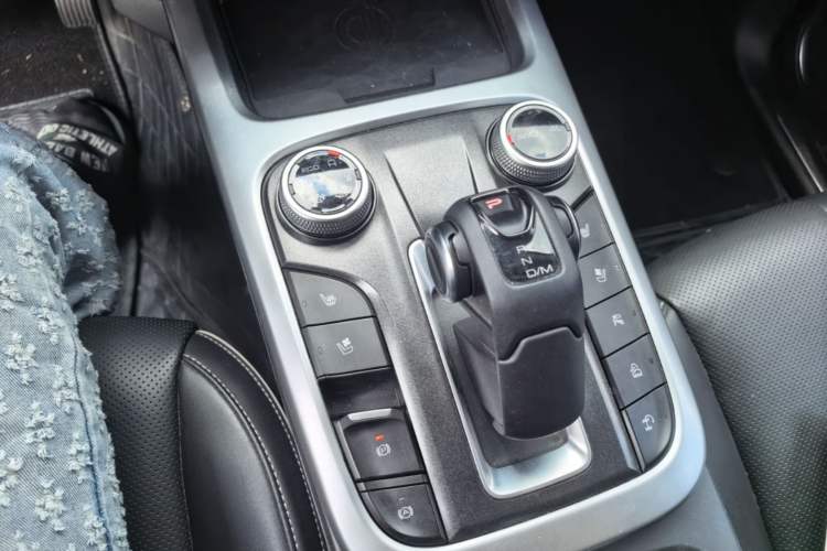 Used Tank 300 2023 City Edition 2.0T—Stylish as Ever Gear Lever
