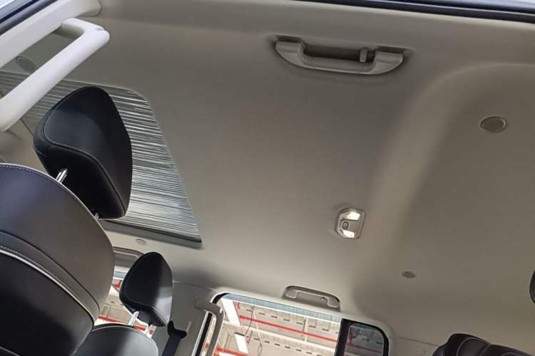 Used Tank 300 2023 City Edition 2.0T—Stylish as Ever Headliner