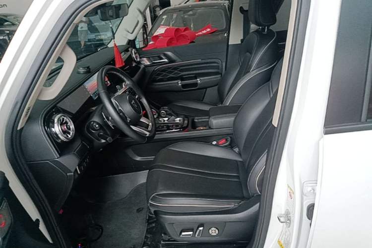 Used Tank 300 2023 City Edition 2.0T—Stylish as Ever Left Front Seat