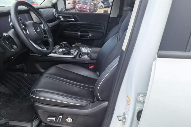 Used Tank 300 2023 City Edition 2.0T—Stylish as Ever Left Front Seat