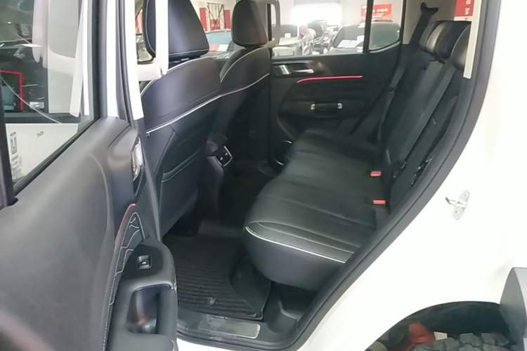 Used Tank 300 2023 2.0T Iron Rider 02 Left Rear Seat