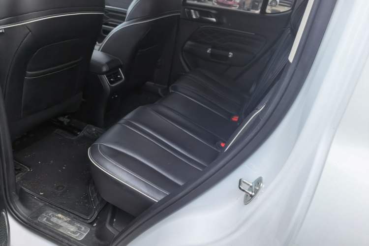 Used Tank 300 2023 City Edition 2.0T—Stylish as Ever Left Rear Seat