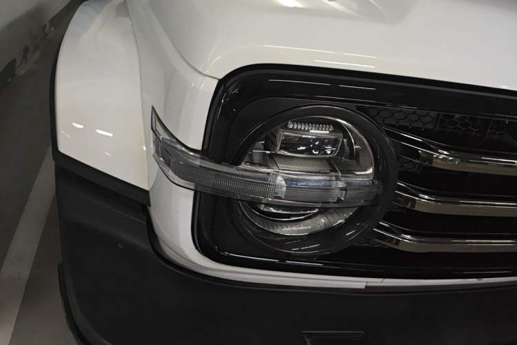 Used Tank 300 2023 City Edition 2.0T—Stylish as Ever Right Front Headlight