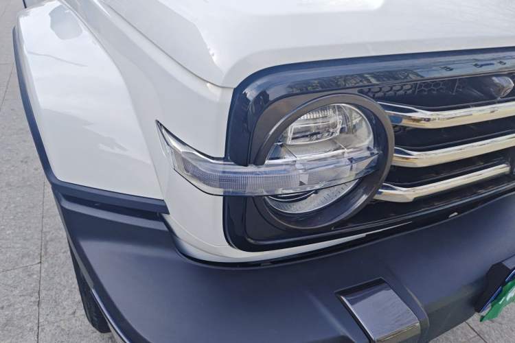 Used Tank 300 2023 City Edition 2.0T—Stylish as Ever Right Front Headlight