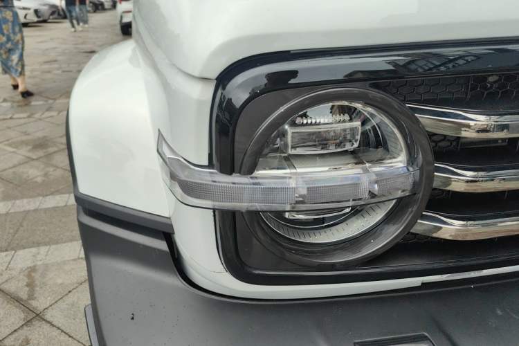 Used Tank 300 2023 City Edition 2.0T—Stylish as Ever Right Front Headlight