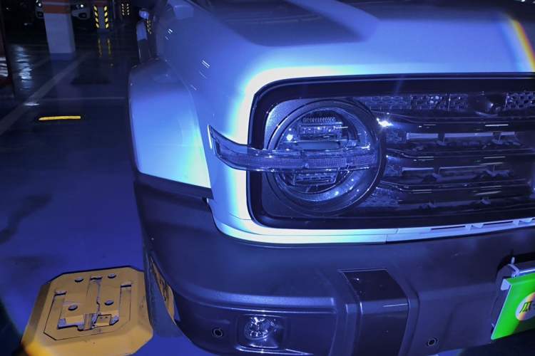 Used Tank 300 2023 City Edition 2.0T—Stylish as Ever Right Front Headlight
