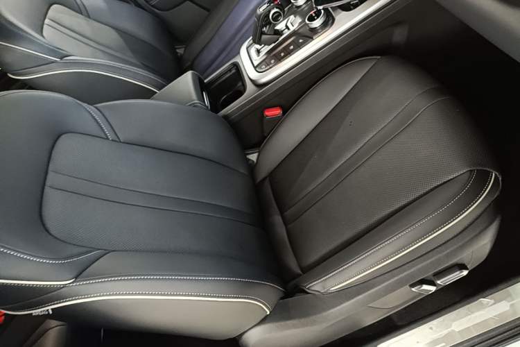 Used Tank 300 2023 City Edition 2.0T—Stylish as Ever Right Front Seat
