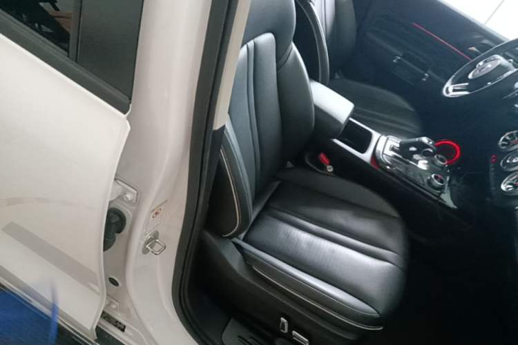 Used Tank 300 2023 City Edition 2.0T—Stylish as Ever Right Front Seat