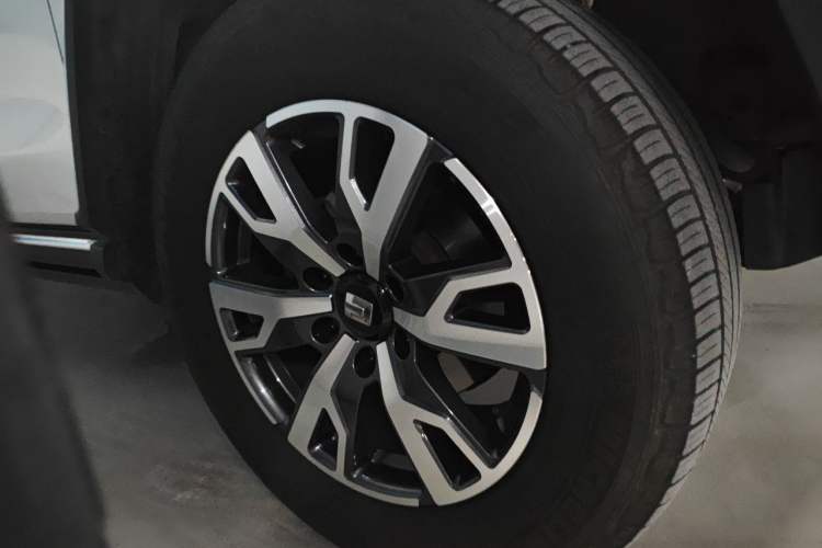 Used Tank 300 2023 City Edition 2.0T—Stylish as Ever Right Front Wheel Hub
