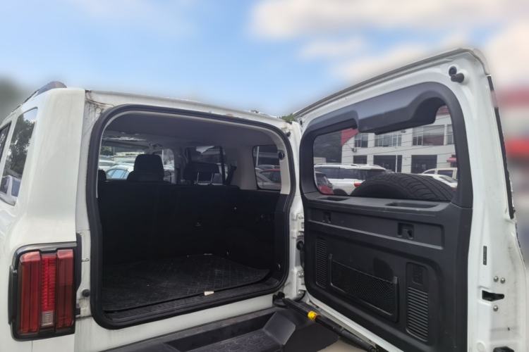 Used Tank 300 2023 City Edition 2.0T—Stylish as Ever Trunk