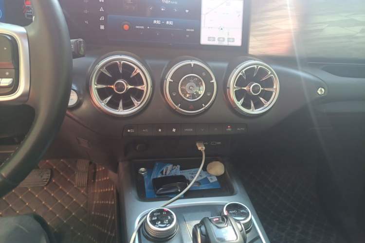 Used Tank 300 2023 City Edition 2.0T—Stylish as Ever Audio And AC Panel