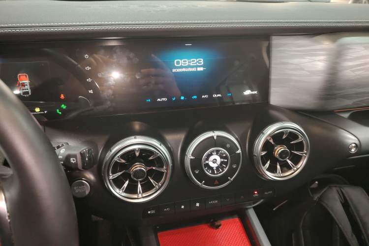Used Tank 300 2023 City Edition 2.0T—Stylish as Ever Audio And AC Panel