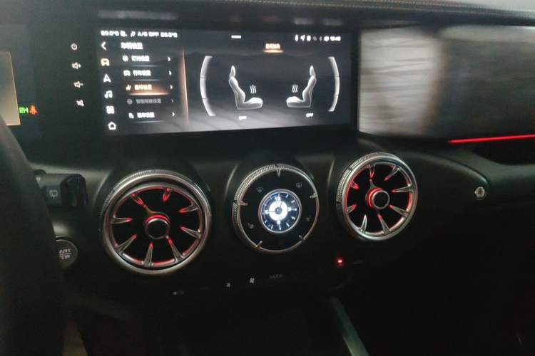Used Tank 300 2023 Off-Road Edition 2.0T Challenger Audio And AC Panel
