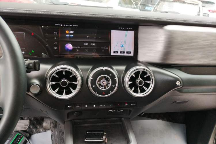 Used Tank 300 2023 City Edition 2.0T—Stylish as Ever Audio And AC Panel