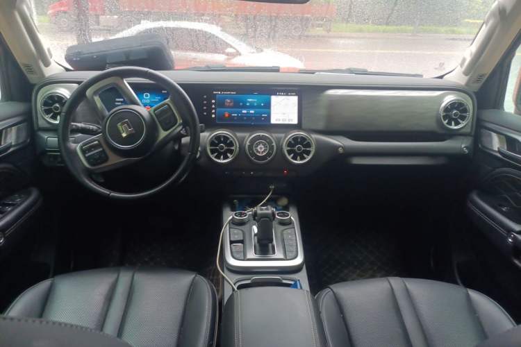 Used Tank 300 2023 City Edition 2.0T—Stylish as Ever Center Console