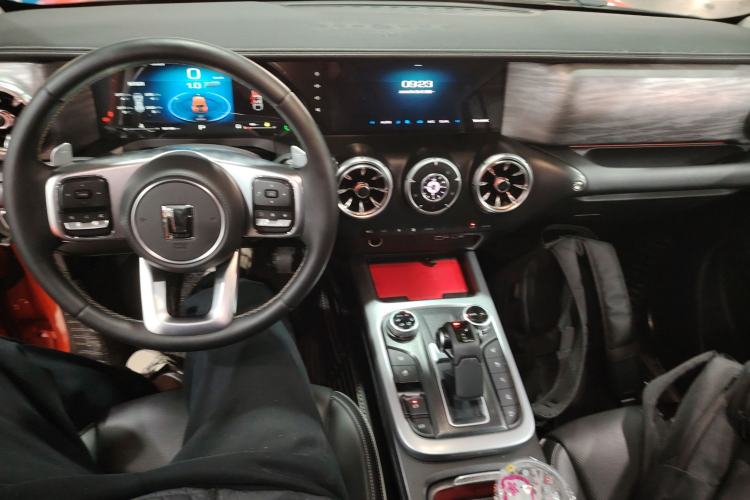 Used Tank 300 2023 City Edition 2.0T—Stylish as Ever Center Console