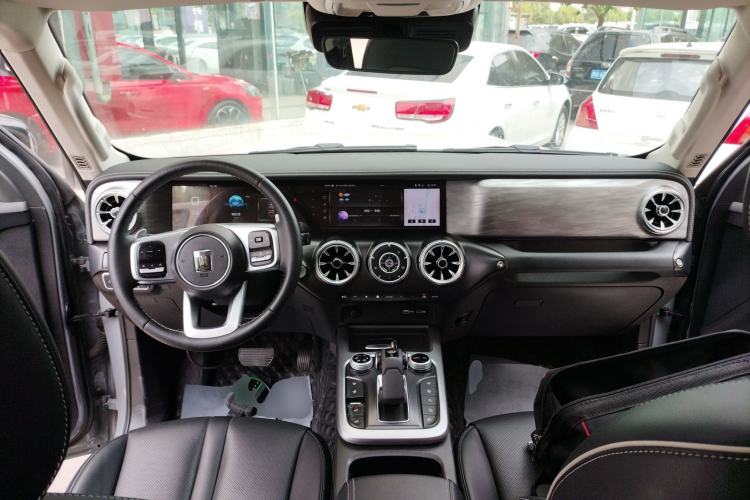 Used Tank 300 2023 City Edition 2.0T—Stylish as Ever Center Console