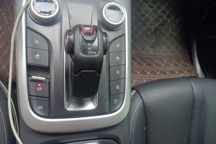 Used Tank 300 2023 City Edition 2.0T—Stylish as Ever Gear Lever