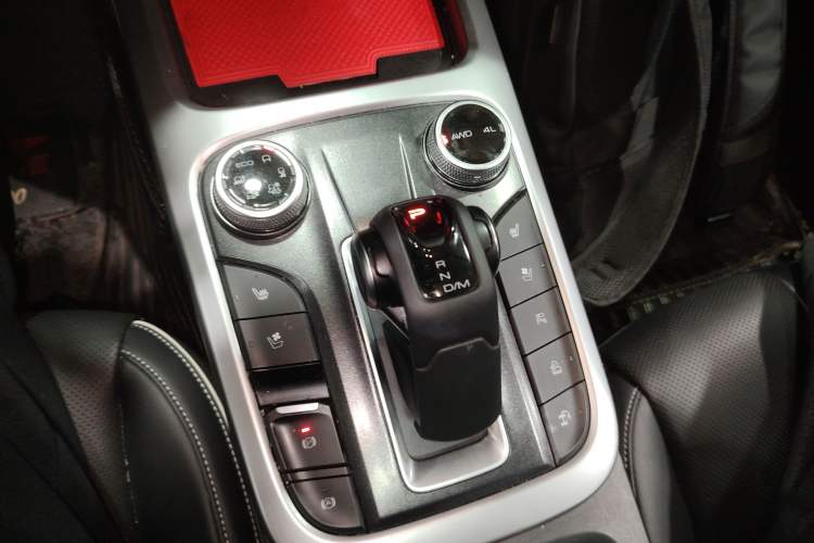 Used Tank 300 2023 City Edition 2.0T—Stylish as Ever Gear Lever