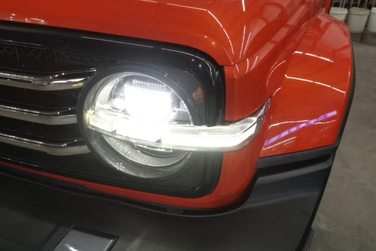 Used Tank 300 2023 City Edition 2.0T—Stylish as Ever Left Front Headlight
