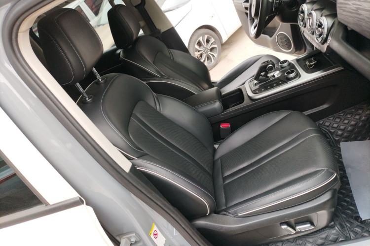Used Tank 300 2023 City Edition 2.0T—Stylish as Ever Right Front Seat