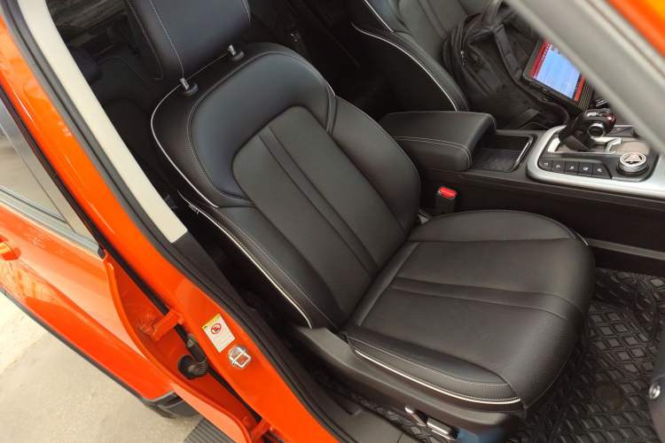 Used Tank 300 2023 City Edition 2.0T—Stylish as Ever Right Front Seat