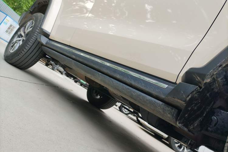 Used Tank 300 2023 City Edition 2.0T—Stylish as Ever Right Side Sill