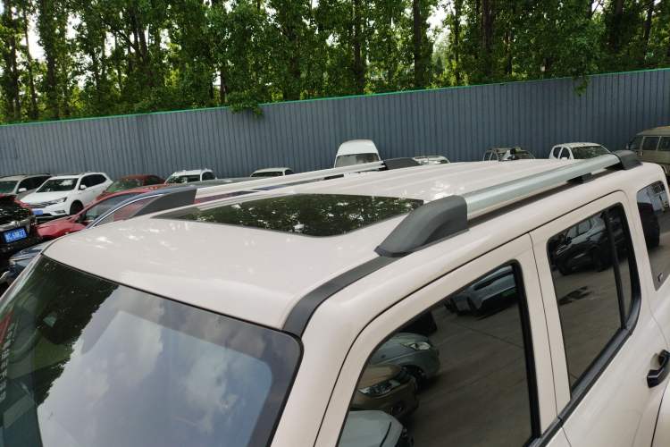 Used Tank 300 2023 City Edition 2.0T—Stylish as Ever Roof