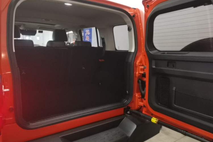 Used Tank 300 2023 City Edition 2.0T—Stylish as Ever Trunk