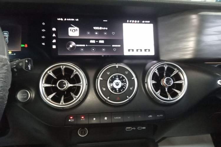 Used Tank 300 2024 2.0T Conqueror Audio And AC Panel