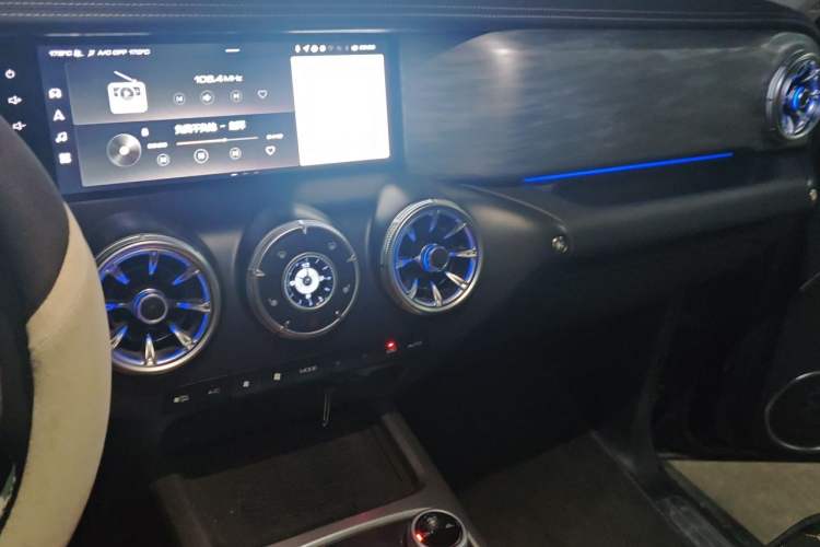 Used Tank 300 2024 2.0T Challenger Audio And AC Panel
