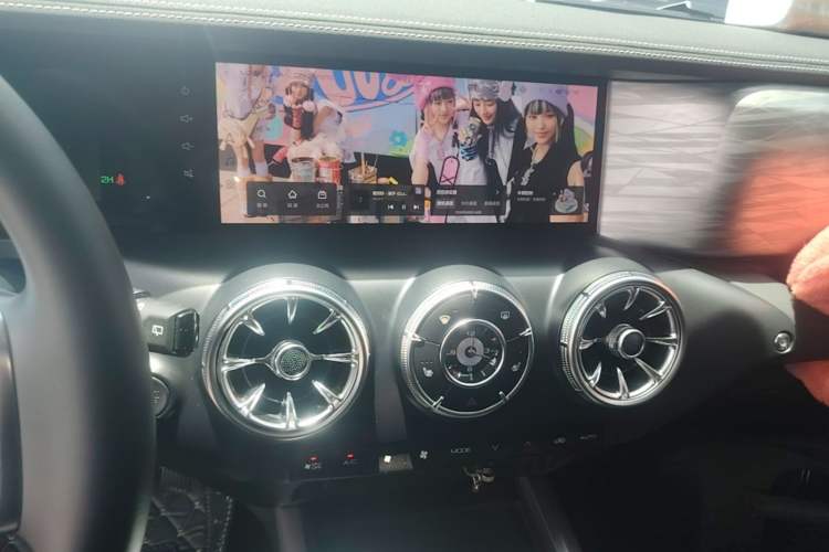 Used Tank 300 2024 2.0T Challenger Audio And AC Panel