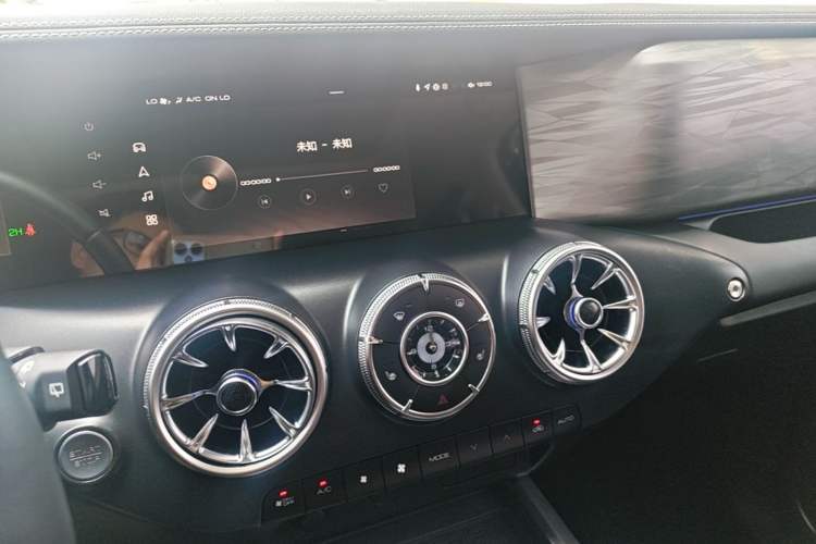 Used Tank 300 2024 2.0T Conqueror Audio And AC Panel