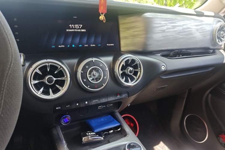 Used Tank 300 2024 2.0T Challenger Audio And AC Panel